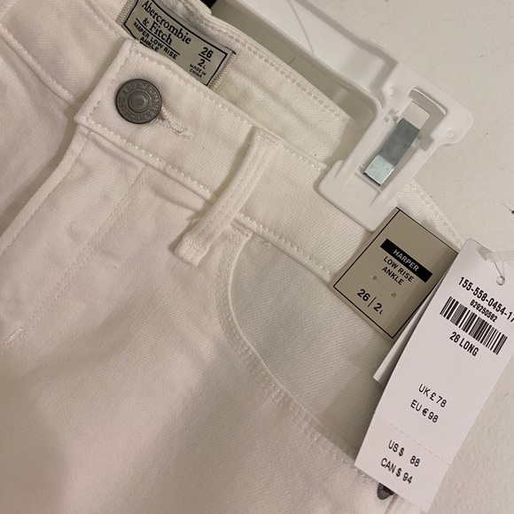NWT Abercrombie Ladies Jeans - Picture 2 of 4